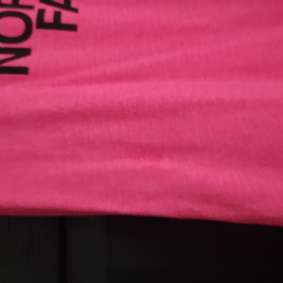 Women's The North Face V-neck tee. Medium. Pink. - Picture 2 of 4